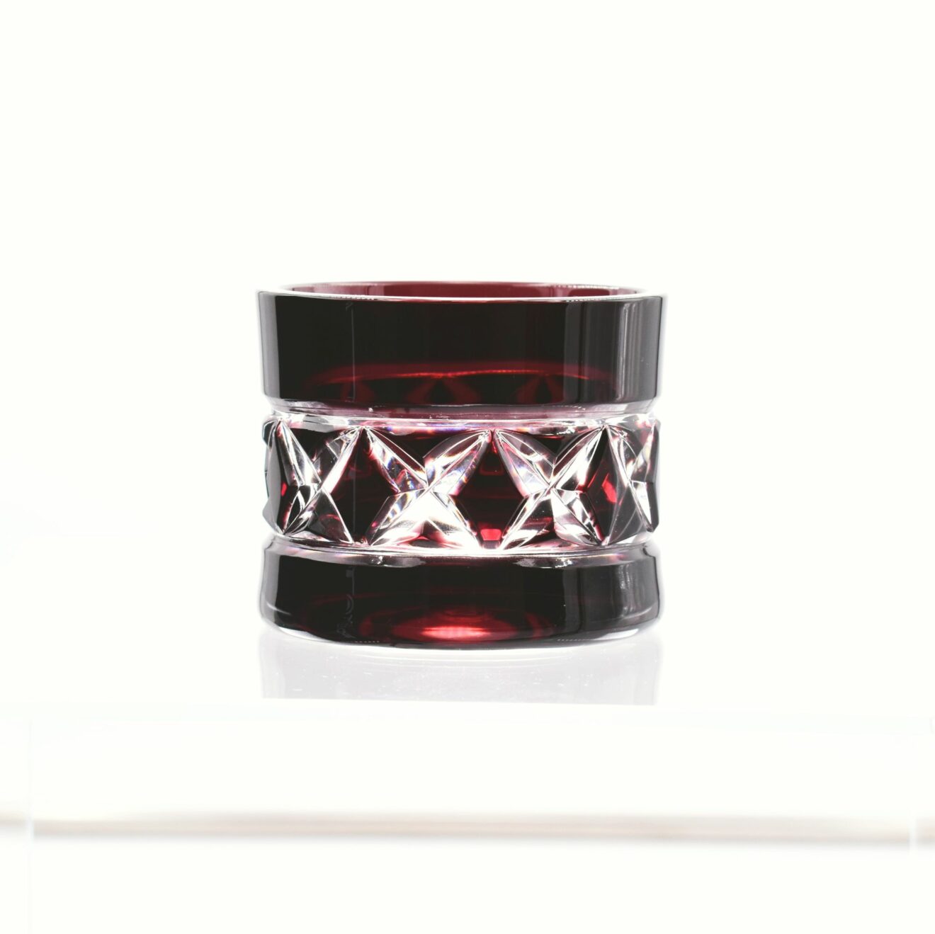 Teelichthalter “Jacquard”, 6 cm. Cristallerie de Montbronn, rubinrotes Kristallglas