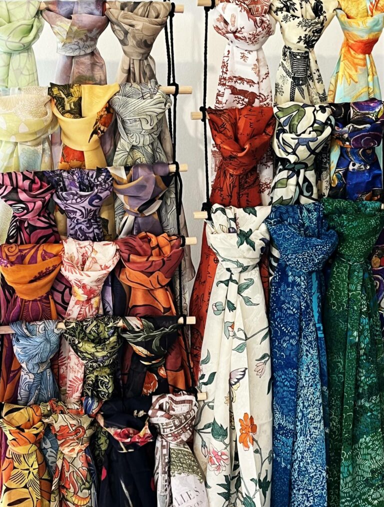 In neuen Farben! Wertvolle Marken Schals fÃ¼r Damen