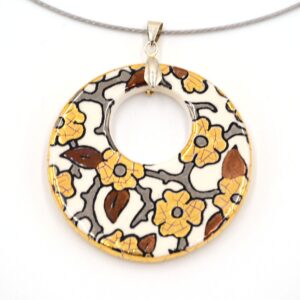 Emaille-Medaillon "Fleurs de Pommiers, klein", 5 cm. Emaux de Longwy. Emaille, Gold. Versilberter Halsreif