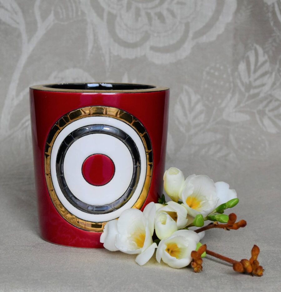 Duftkerze "Géo rouge", 11,5 cm. Emaux de Longwy. Emaille, Gold, Platin. Duft “Orangenblüte”