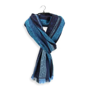 Seiden Merinoschal Damen "Romain Blau", 195 x 50 cm. LA FABRIQUE d'écharpe, 50% Merino, 30% Baumwolle, 20% Seide
