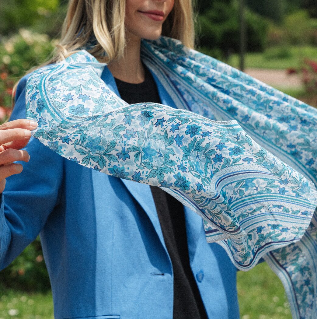 Seiden Baumwollschal Damen. "Garten Blau", 185 x 45 cm. LA FABRIQUE d'écharpe, 80% Baumwolle, 20% Seide – Bild 4